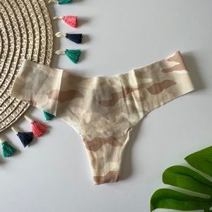 Victoria's Secret PINK No Show Thong Panty Winter Camo Medium NEW